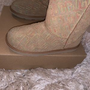 graphic stitch ugg